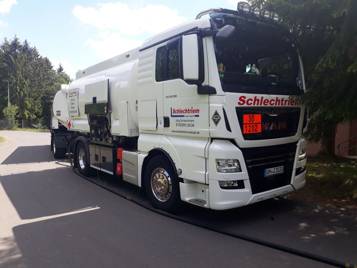 Heizöl Diesel Pellets von Scjlechtriem Energie